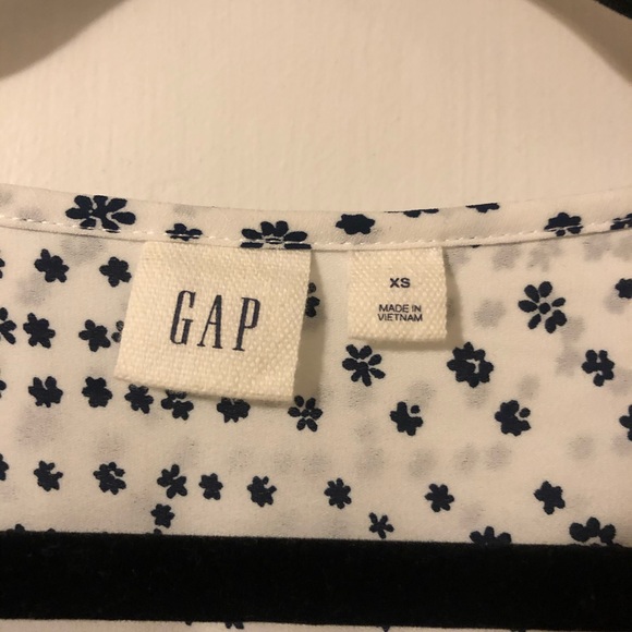 GAP Blouse - Picture 2 of 2